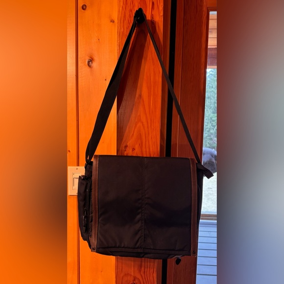 Black satchel style bag - Picture 2 of 2